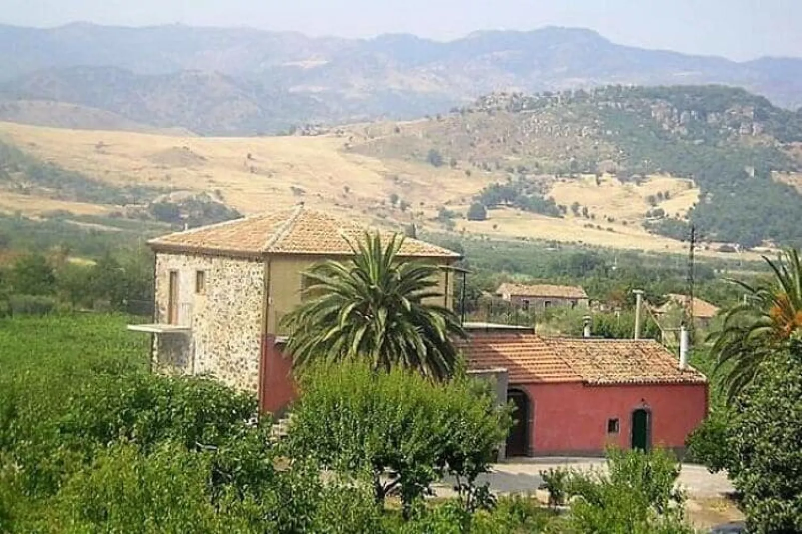 Ferienanlage Tenuta Madonnina Castiglione di Sicilia-Buitenkant zomer