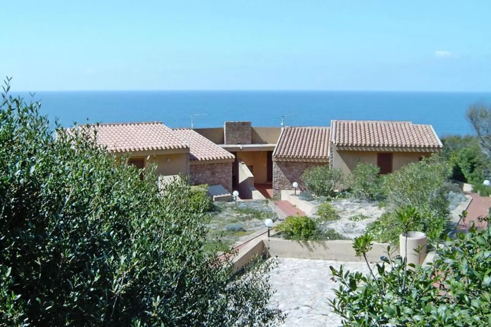 Holiday resort, Costa Paradiso-Villino trilo piscina-Buitenkant zomer