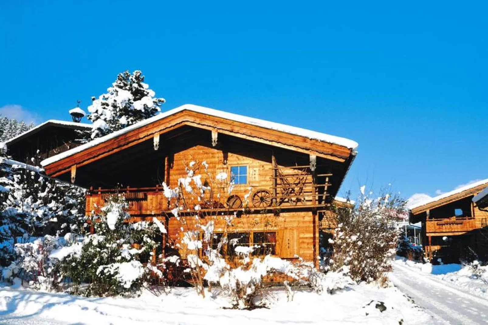 Chalets Almdorf Zillertal Fügen-Haus 4 Personen-Buitenkant zomer