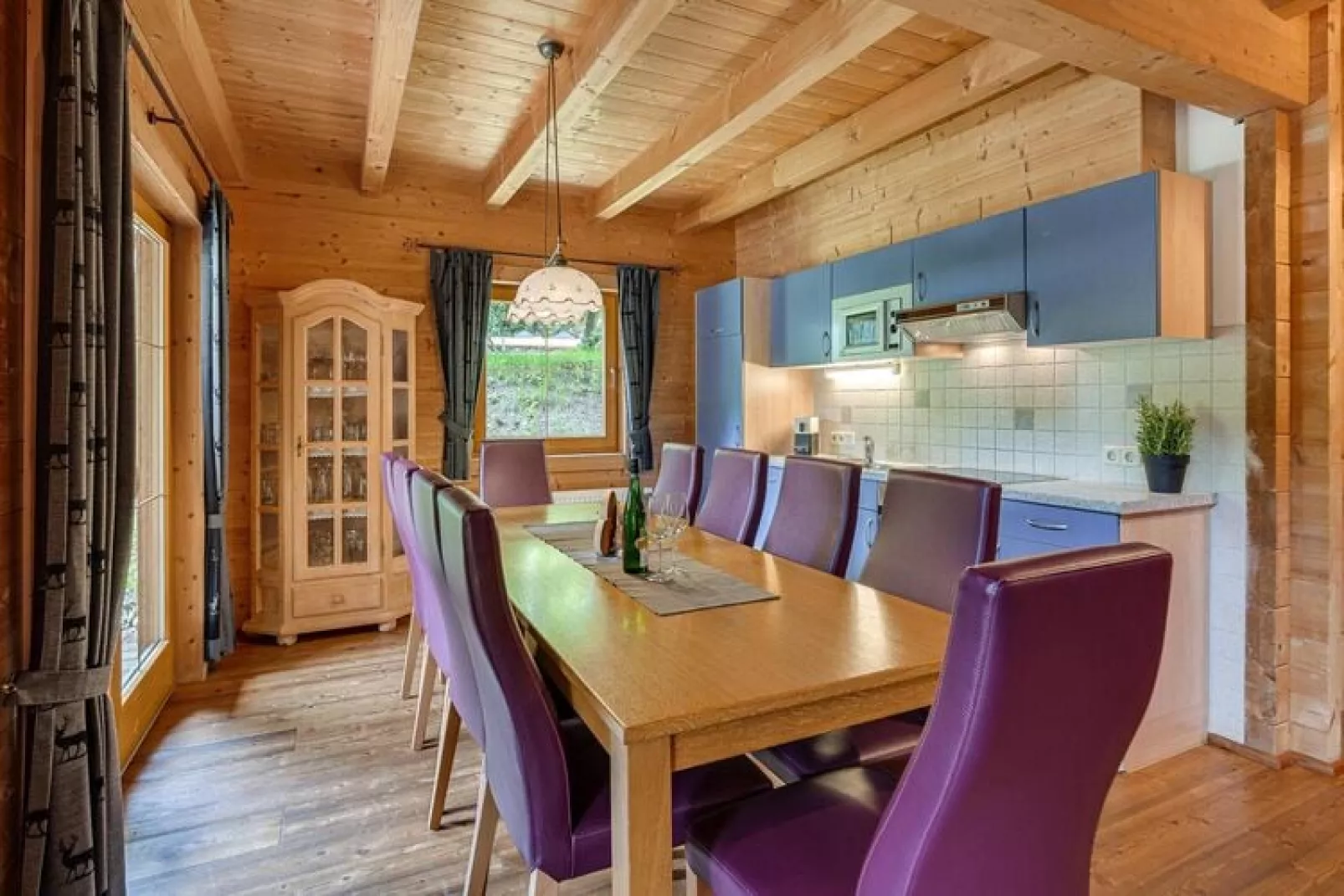 Chalets Almdorf Zillertal Fügen-Haus 6 Personen-Eetkamer