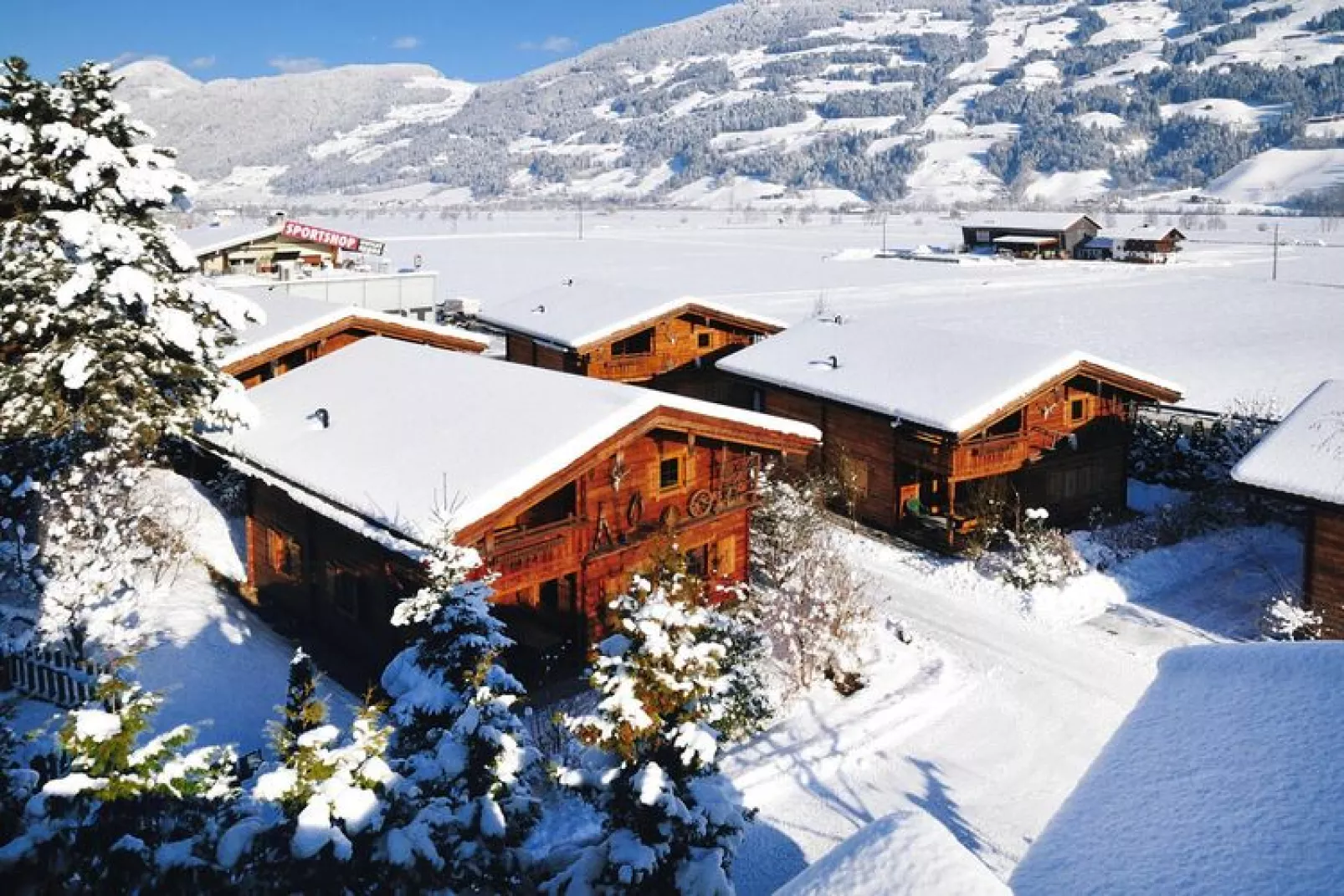 Chalets Almdorf Zillertal Fügen-Haus 6 Personen-Exterieur winter