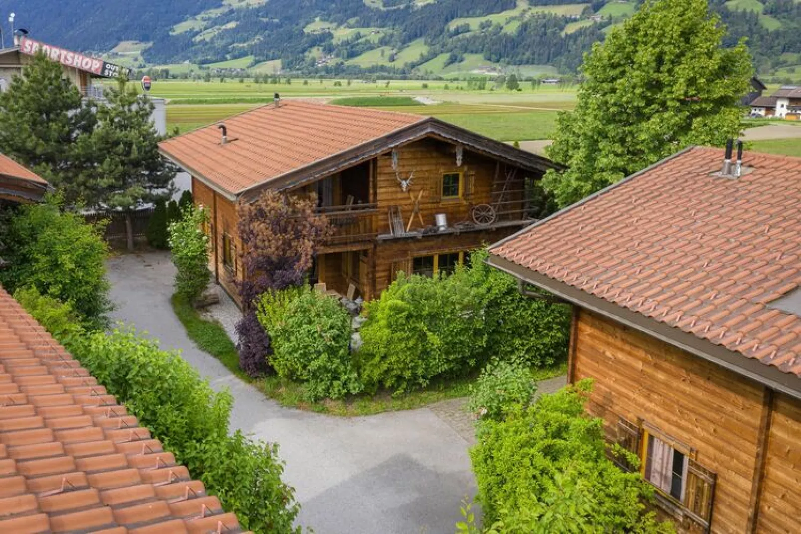 Chalets Almdorf Zillertal Fügen-Haus 6 Personen-Buitenkant zomer