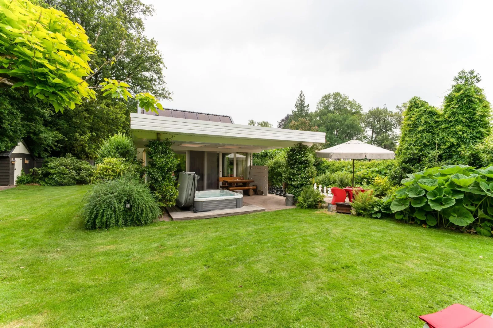 De Engelse tuin van Oldenzaal-Buitenkant zomer