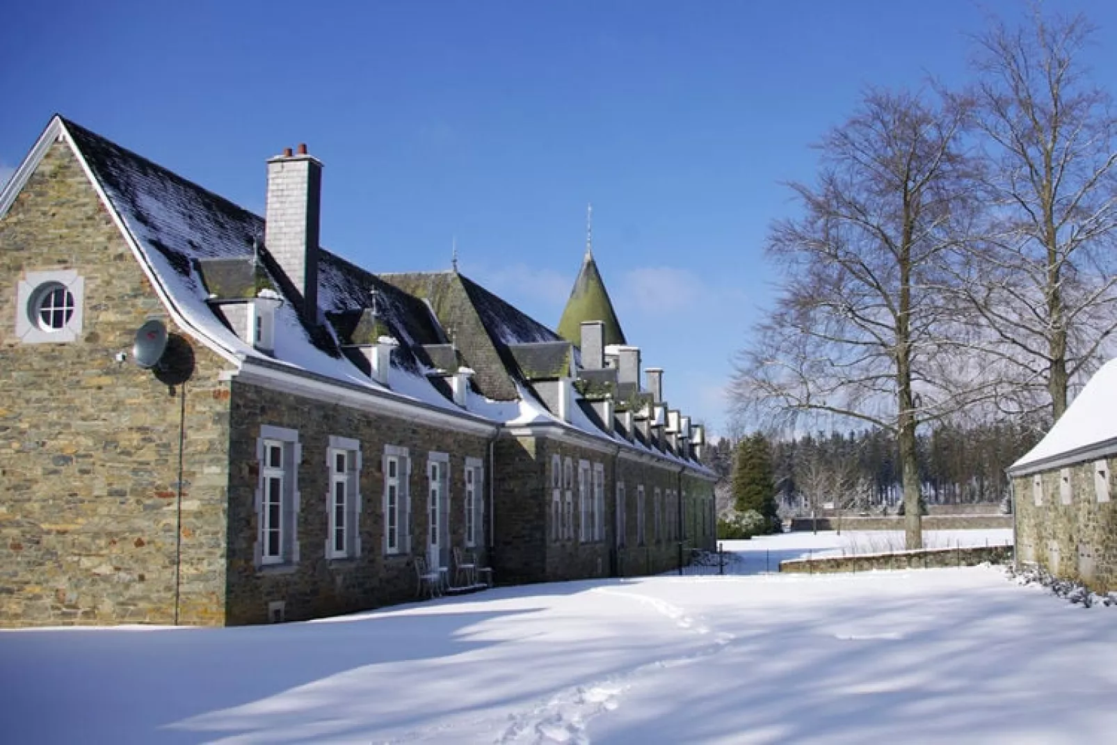 Le Hameau du Château-Buitenkant zomer