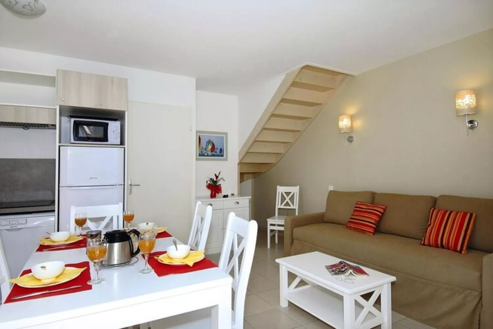 Appartement in Aigues-Mortes met een terras-Woonkamer