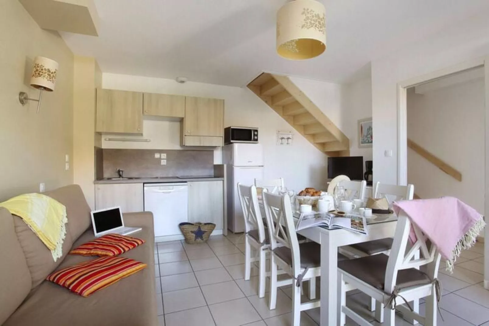 Appartement in Aigues-Mortes met een terras-Keuken