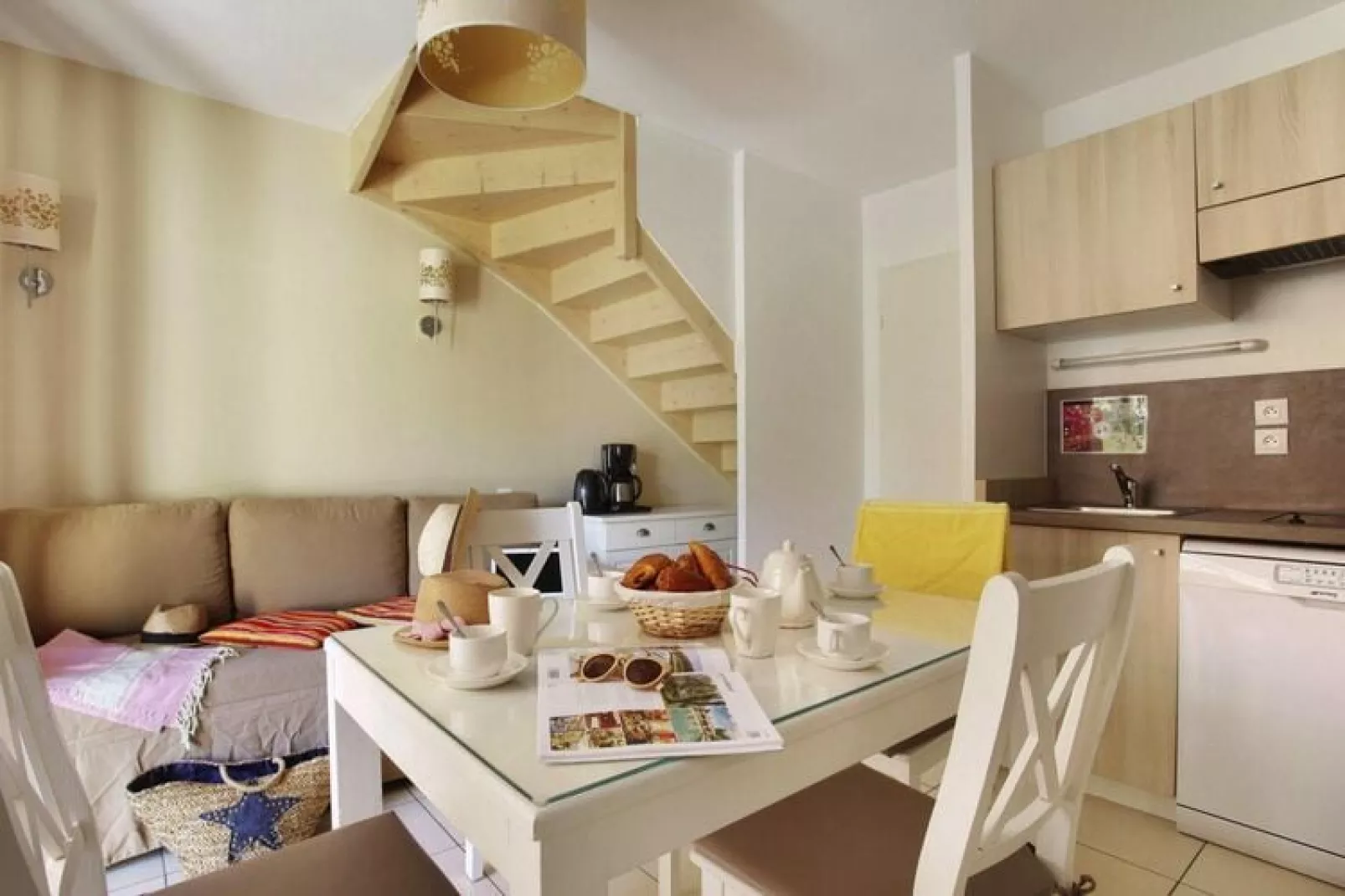 Appartement in Aigues-Mortes met een terras-Keuken