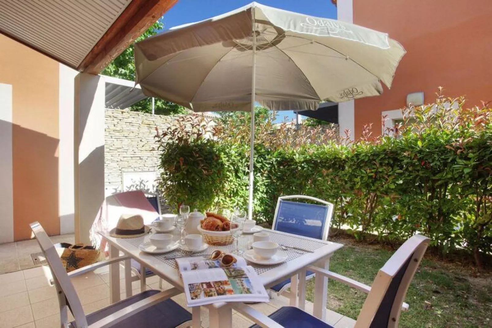 Appartement in Aigues-Mortes met een terras-Terras