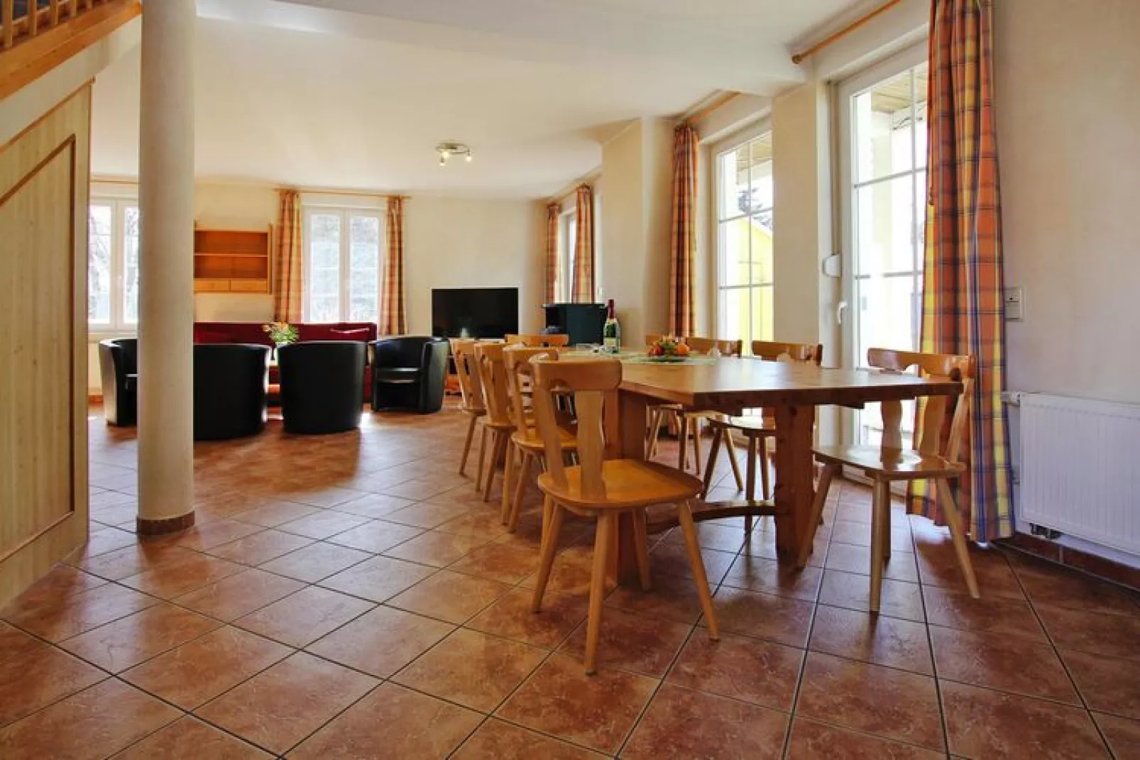 Ferienhaus alleinstehend 115m² 10 Pax-Eetkamer