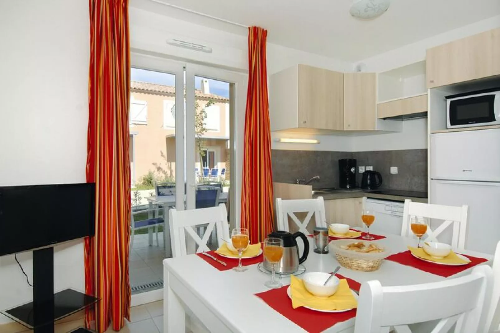 Appartement in Aigues-Mortes met een gedeeld zwembad-Keuken
