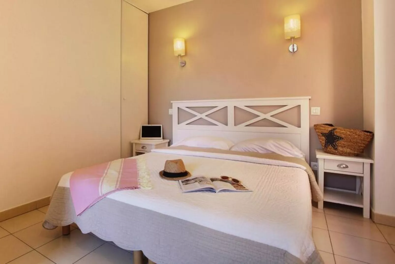 Appartement in Aigues-Mortes met een gedeeld zwembad-Slaapkamer