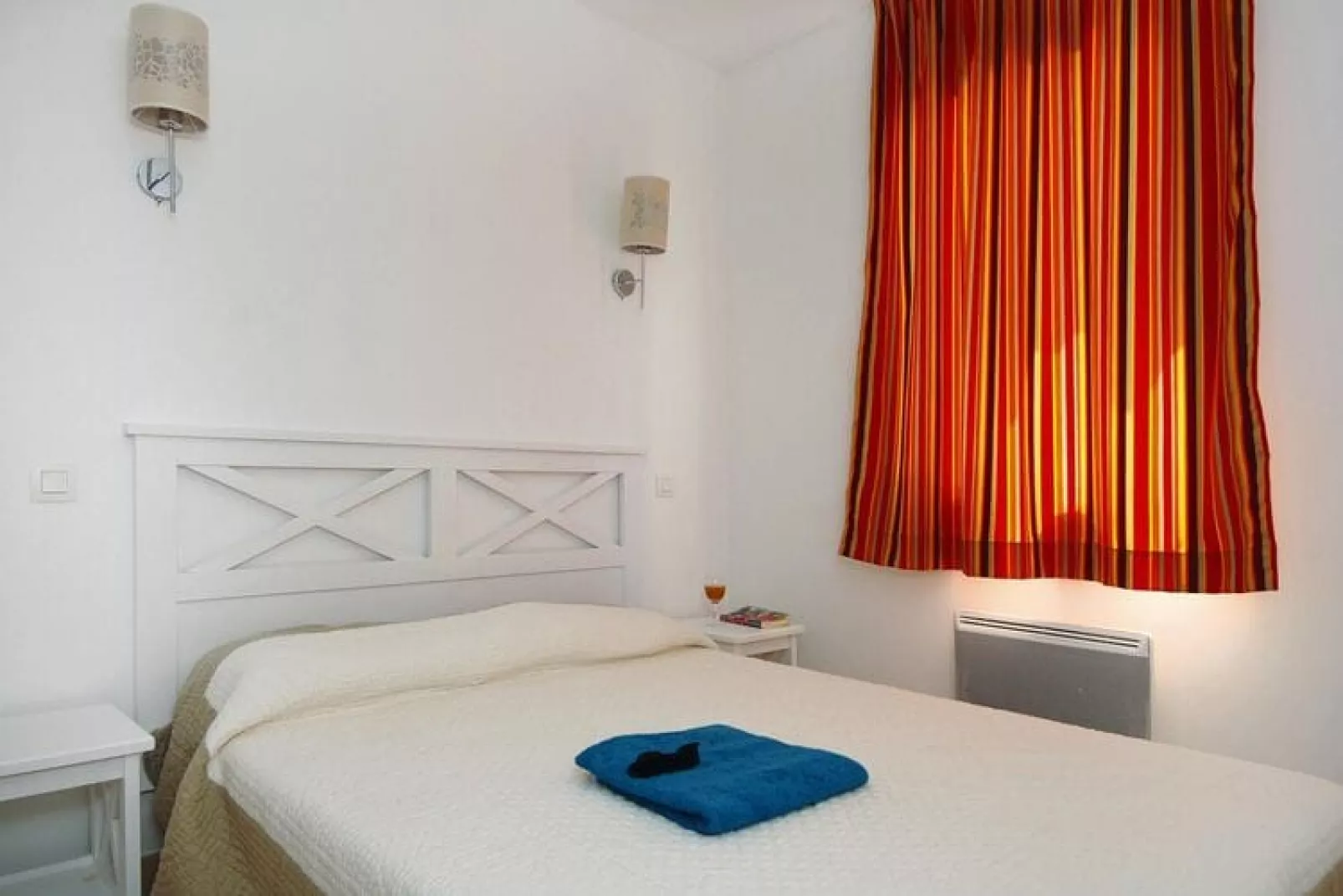 Appartement in Aigues-Mortes met een gedeeld zwembad-Slaapkamer