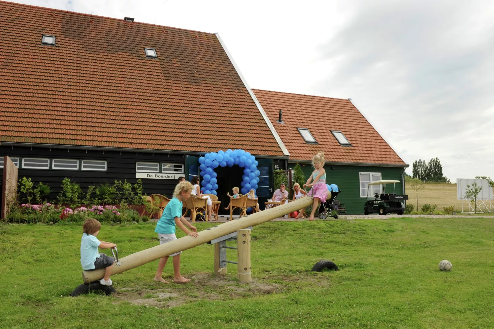 Villavakantiepark IJsselhof 1-Tuinen zomer