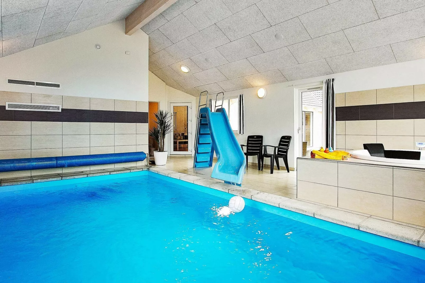 24 persoons vakantie huis in Glesborg-Zwembad