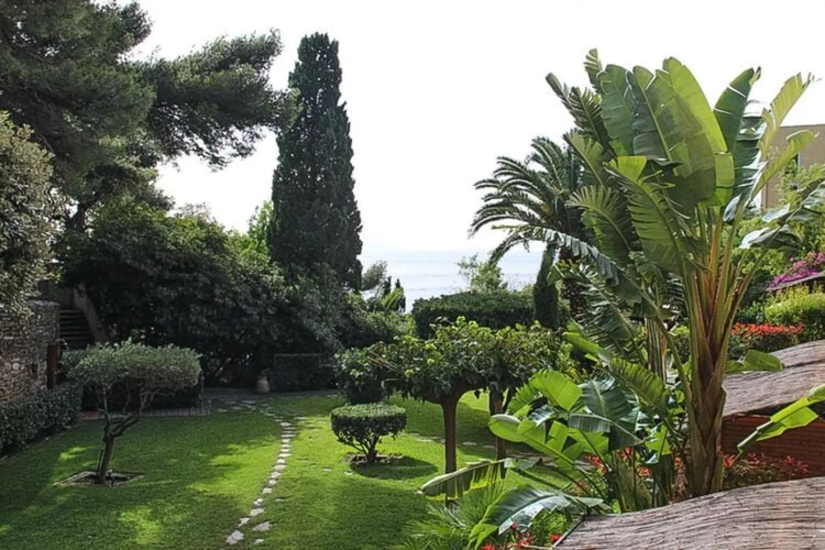 Residence du Bailli Rayol-Canadel-sur-Mer-Apt 2/4 pers RDJ vue jardin-Tuinen zomer