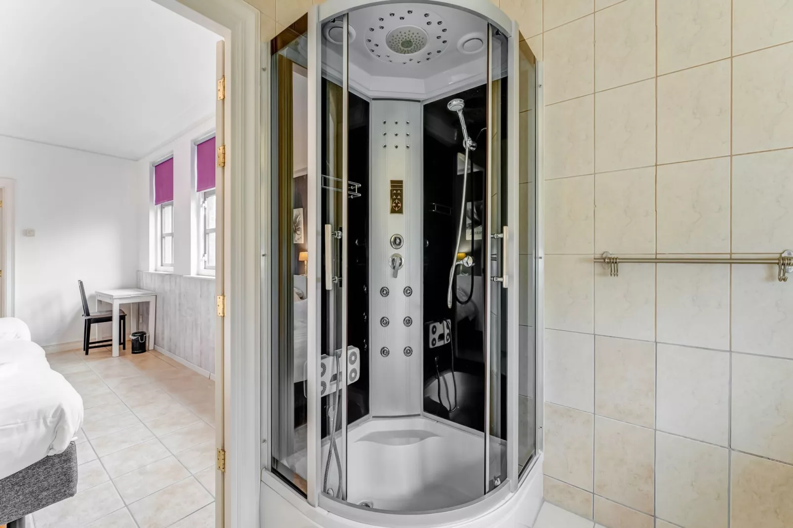 Landgoed Anna's Parck - appartement 4 - Badkamer