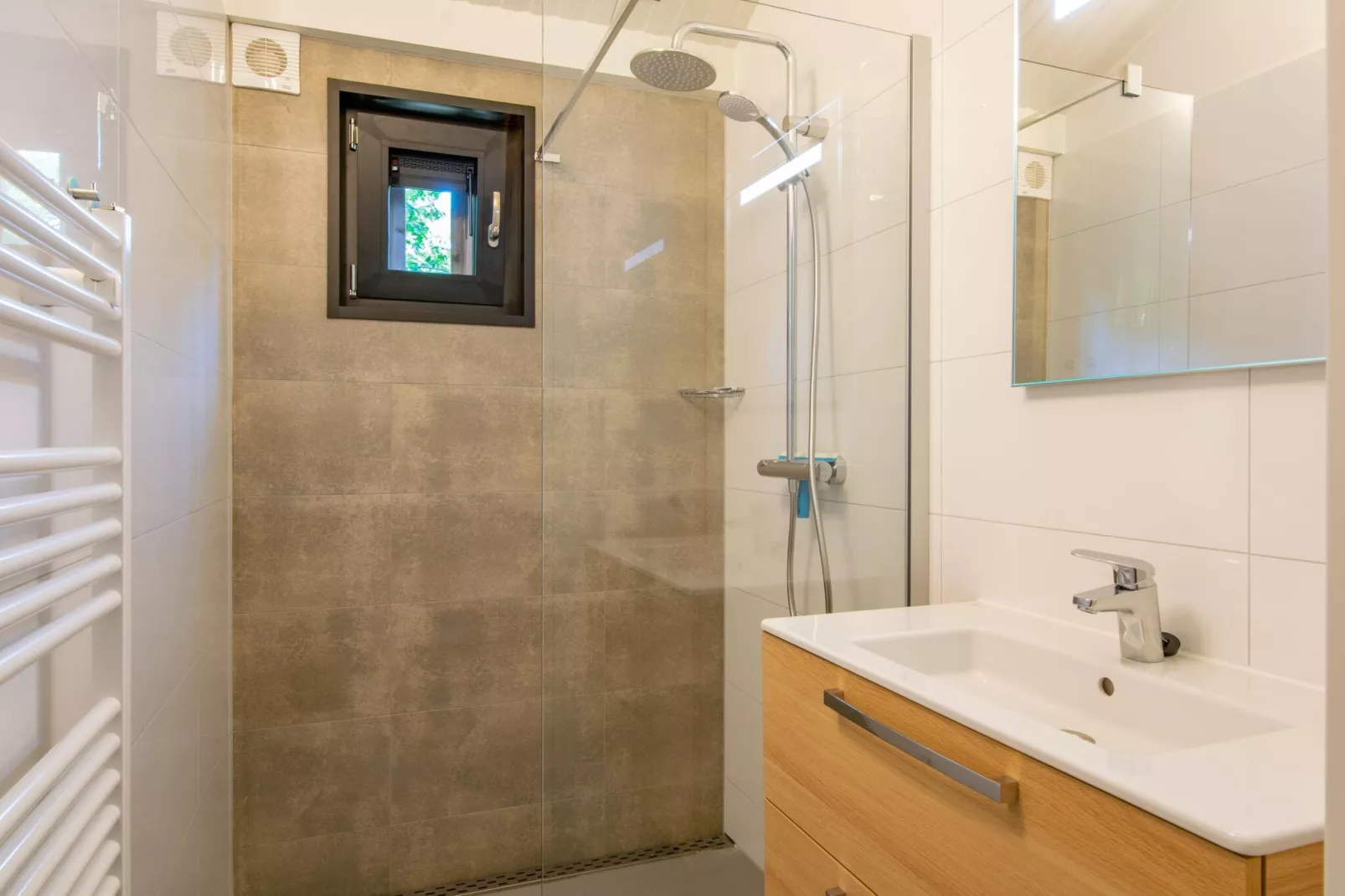 Bospark 't Wolfsven 15-Badkamer