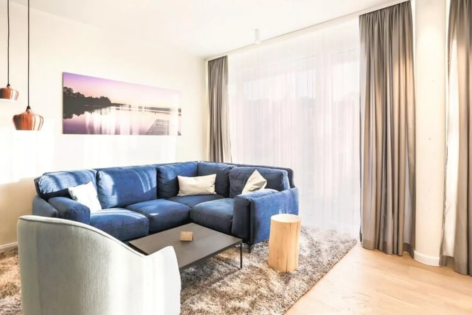 Apartments im MAREMÜRITZ Yachthafen Resort & Spa / Fortuna Suite Landseite 2 Personen-Woonkamer