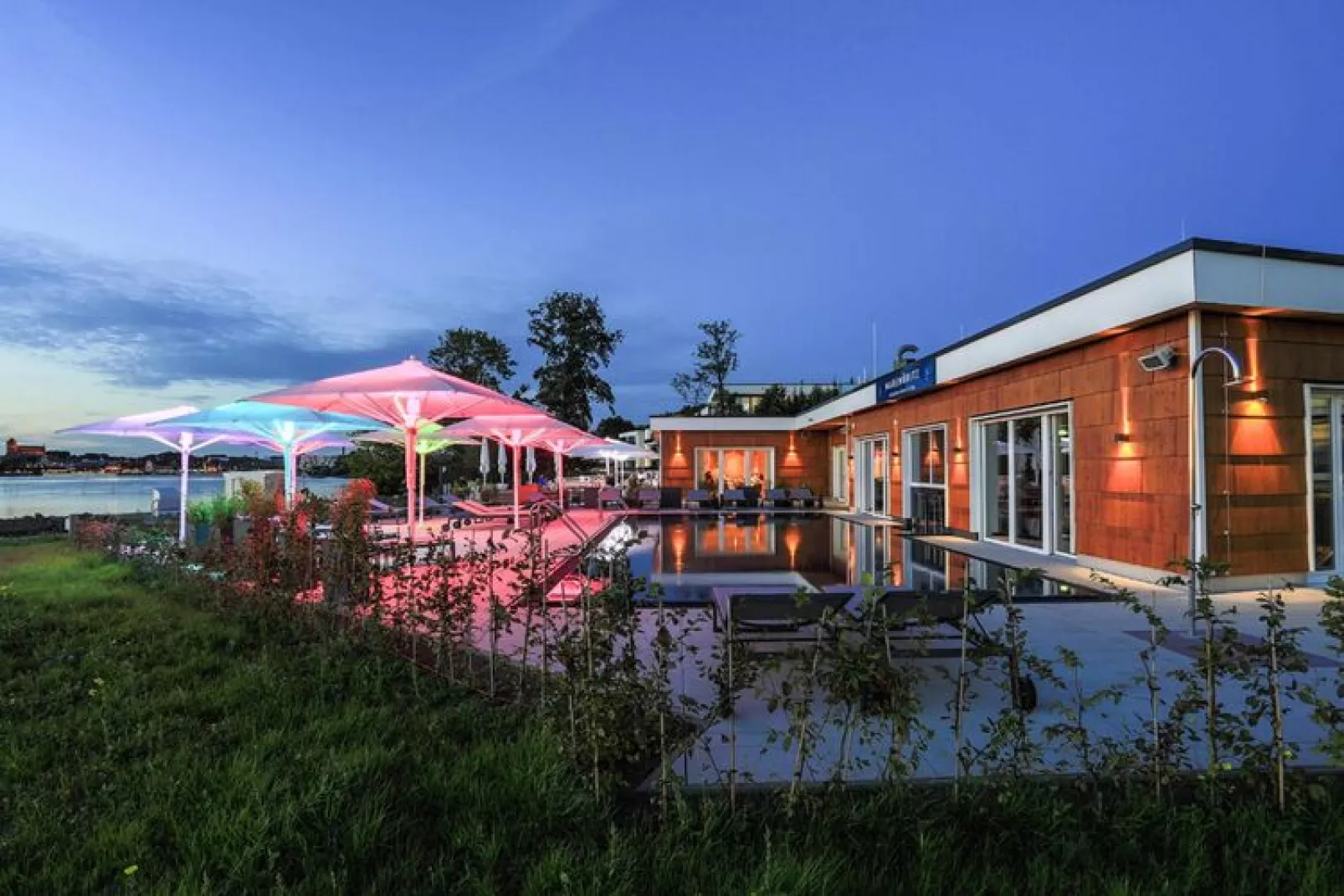 Apartments im MAREMÜRITZ Yachthafen Resort & Spa / Fortuna Suite Landseite 3 Personen-Buitenkant zomer