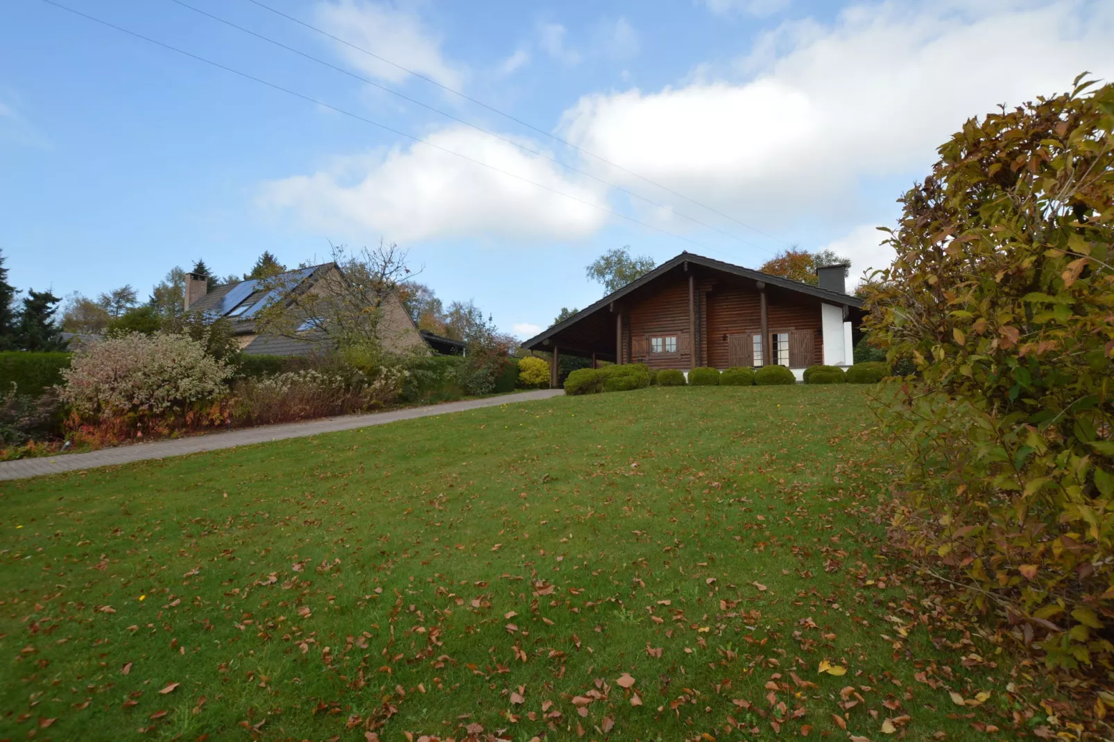 Lodge des Fagnes-Buitenkant zomer