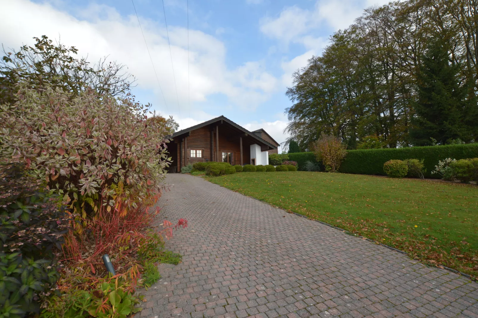 Lodge des Fagnes-Buitenkant zomer