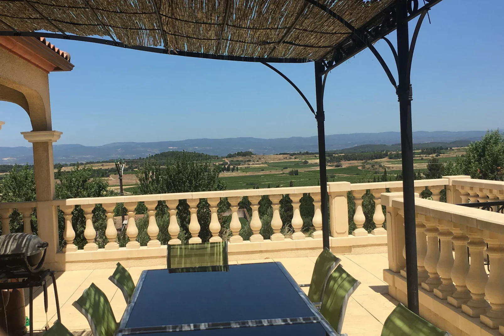 Chateau Henry-Terrasbalkon