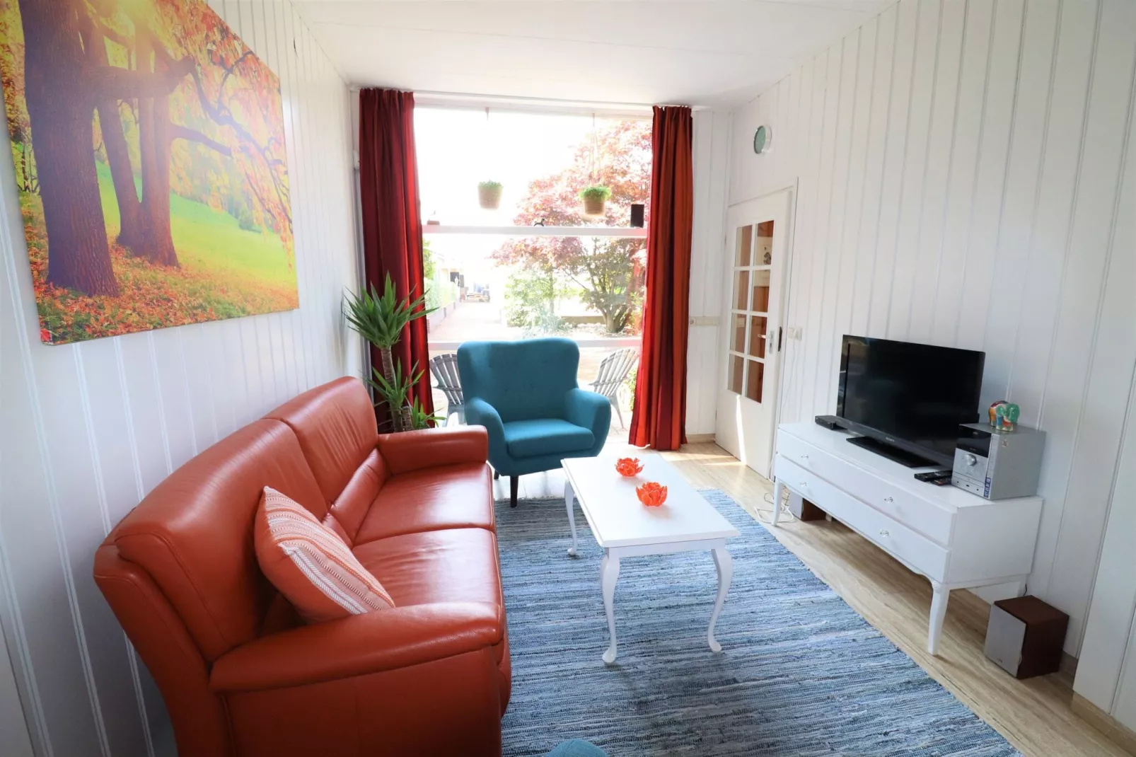 Vakantiehuisje met paard naar Friesland-Woonkamer