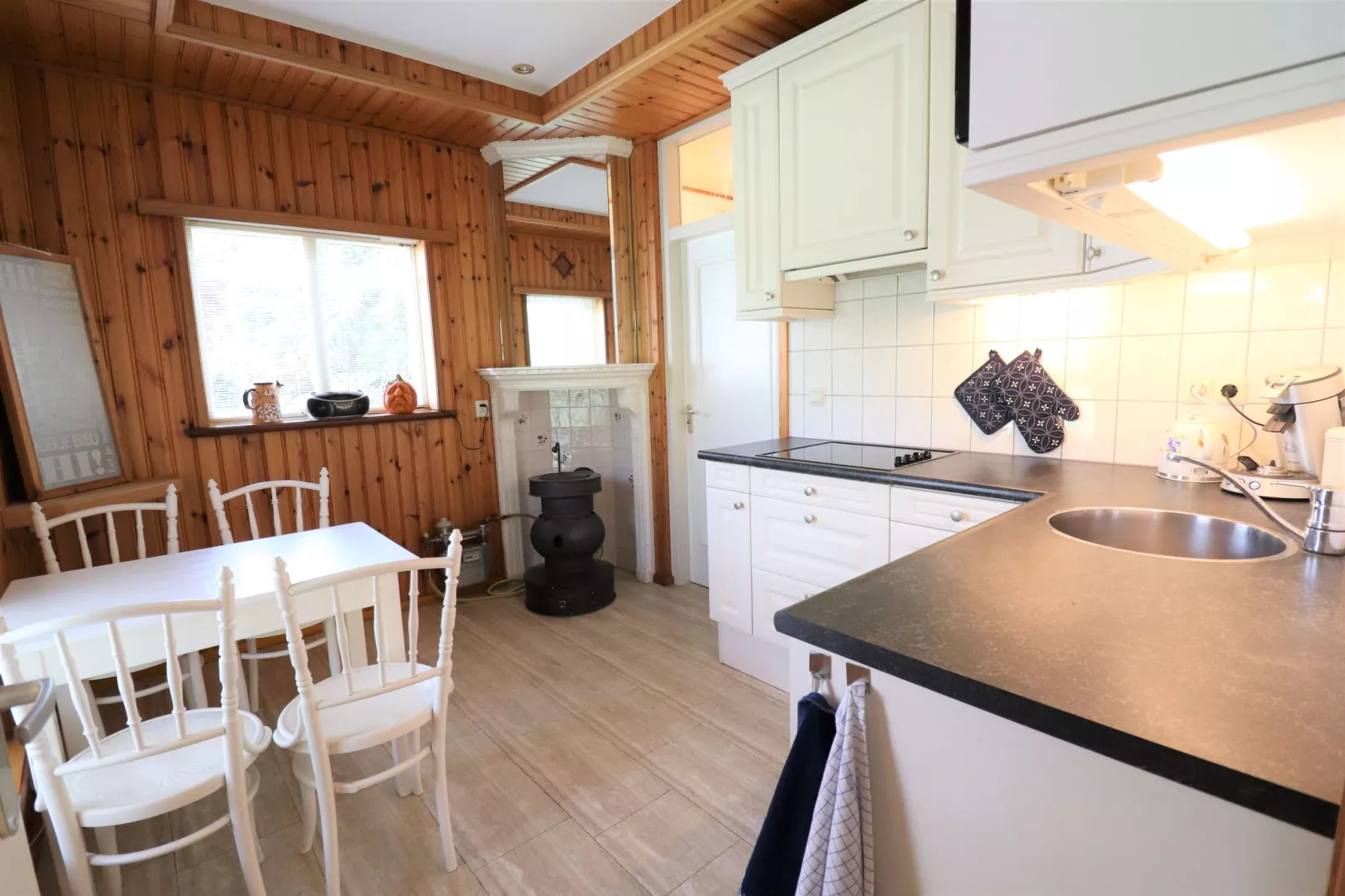 Vakantiehuisje met paard naar Friesland-Keuken