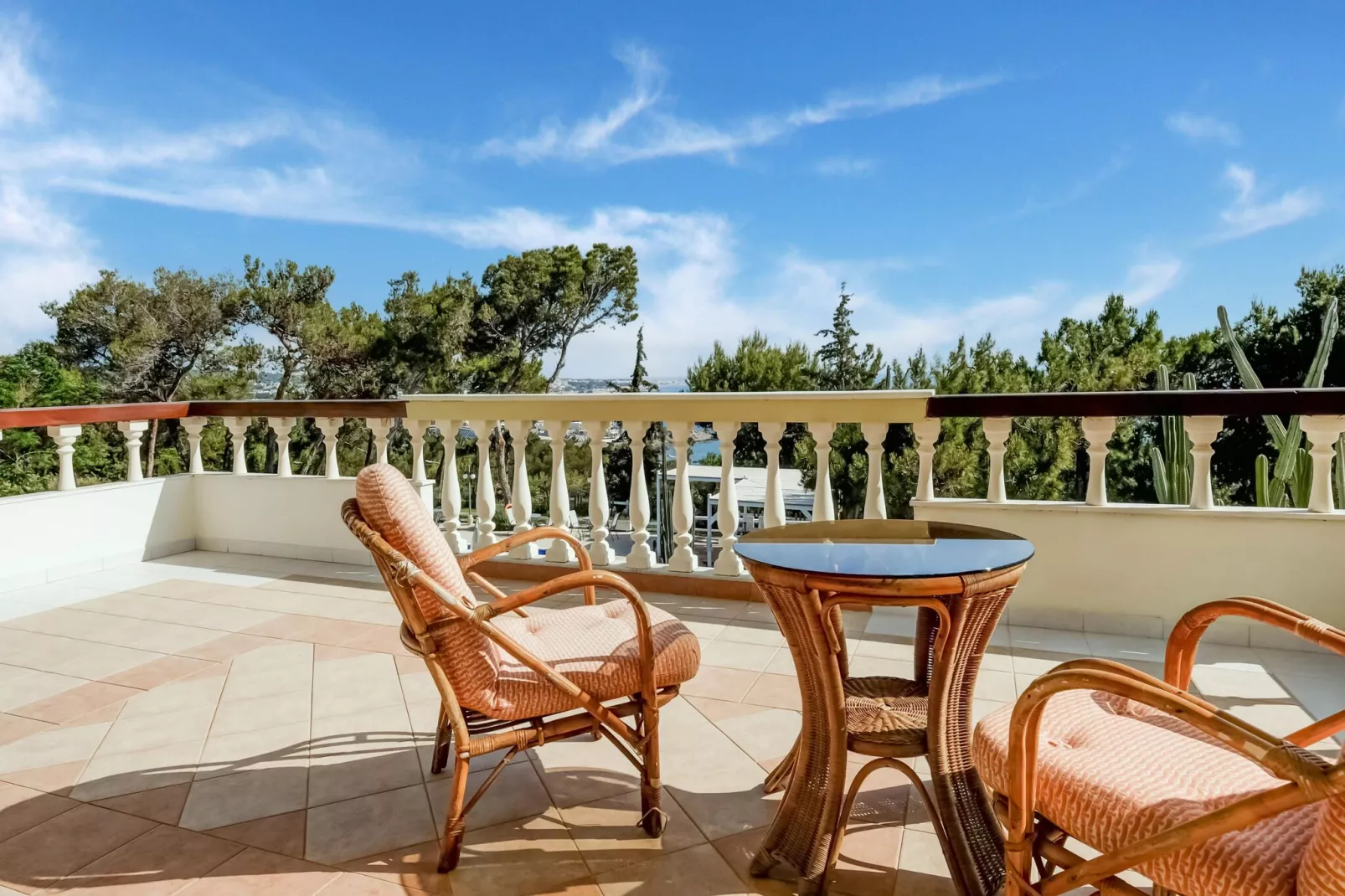 Louis Luxury Villa-Terrasbalkon