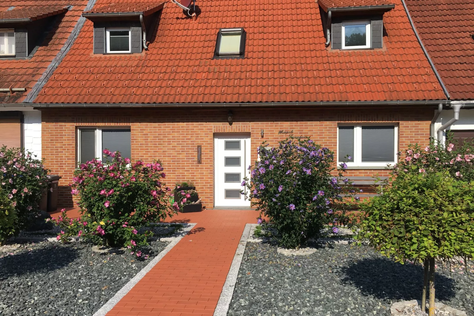 Mompels-Buitenkant zomer