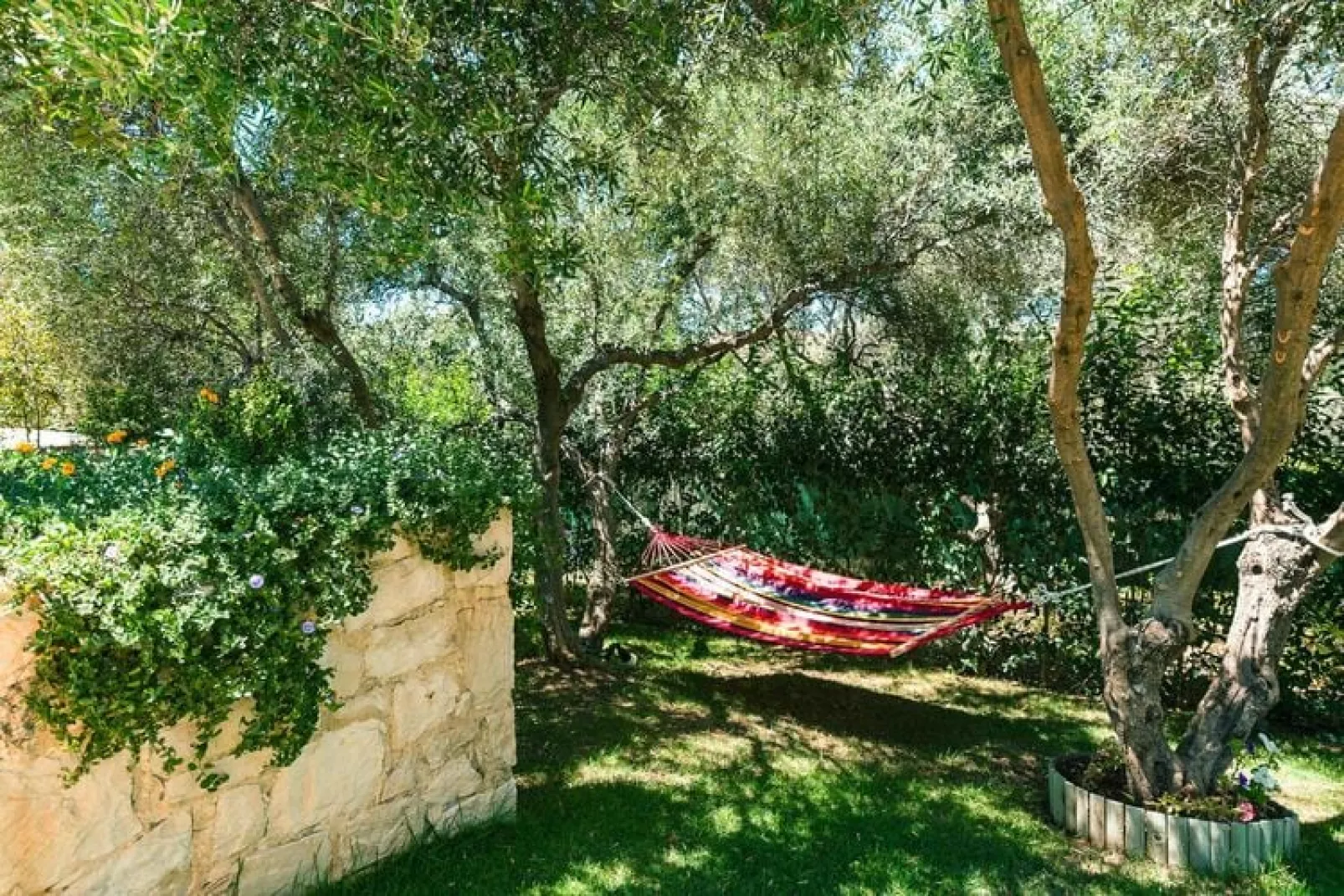 Villa Valia Galatas-Tuinen zomer
