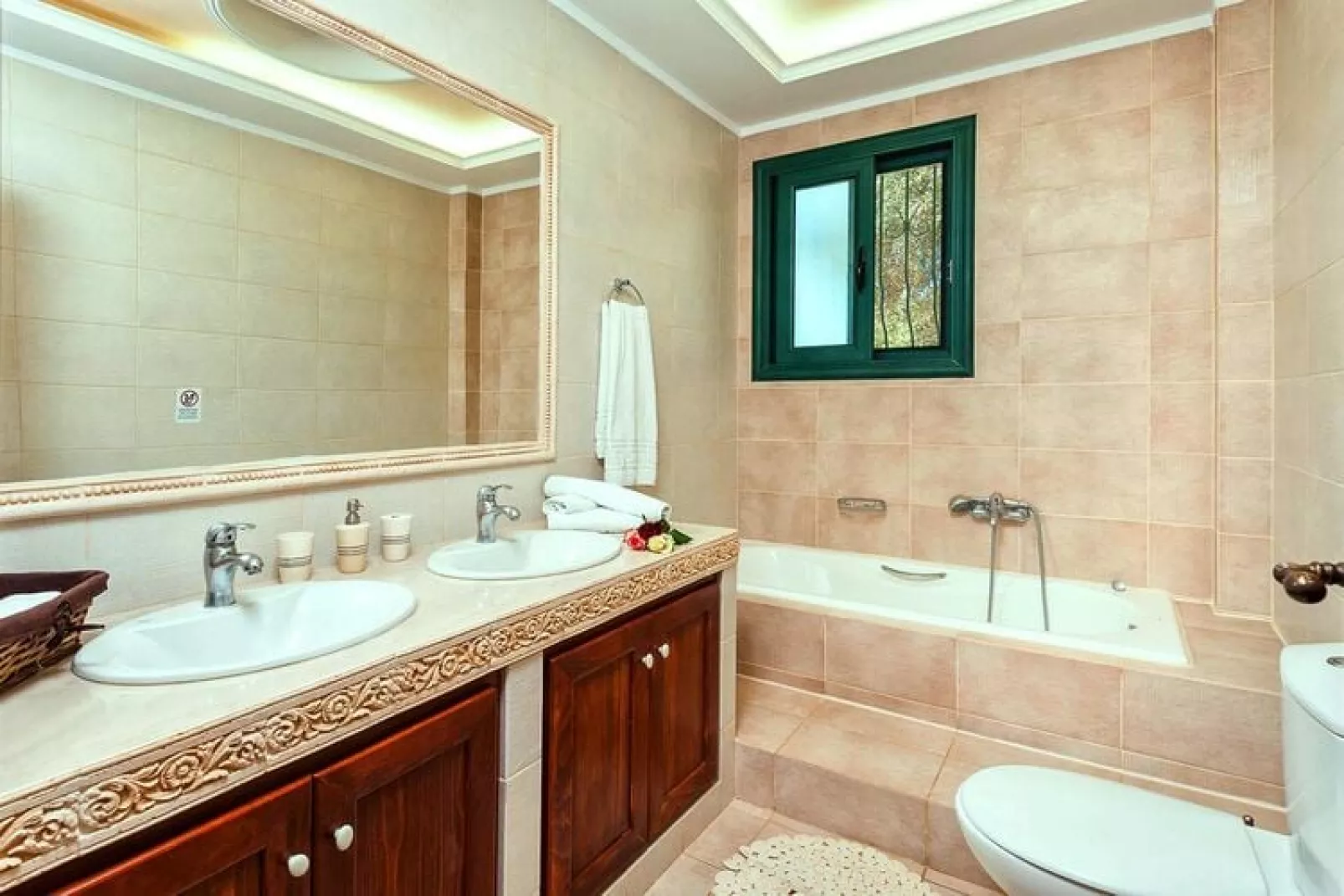 Villa Valia Galatas-Badkamer