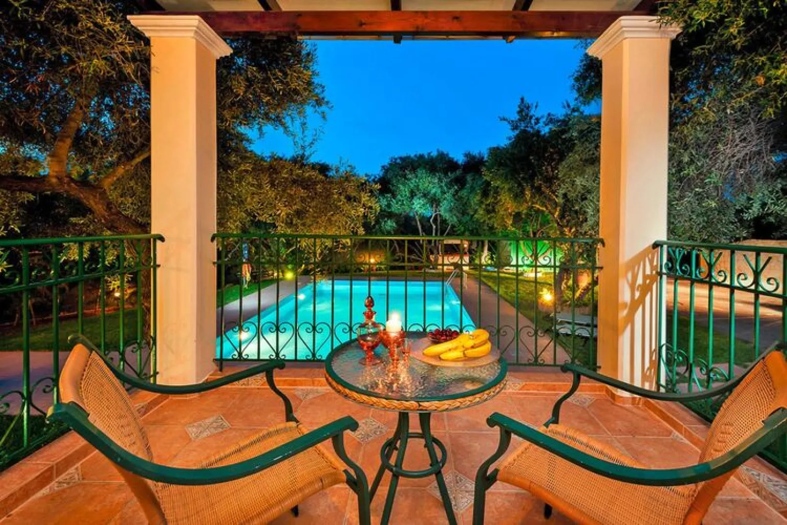 Villa Valia Galatas-Zwembad