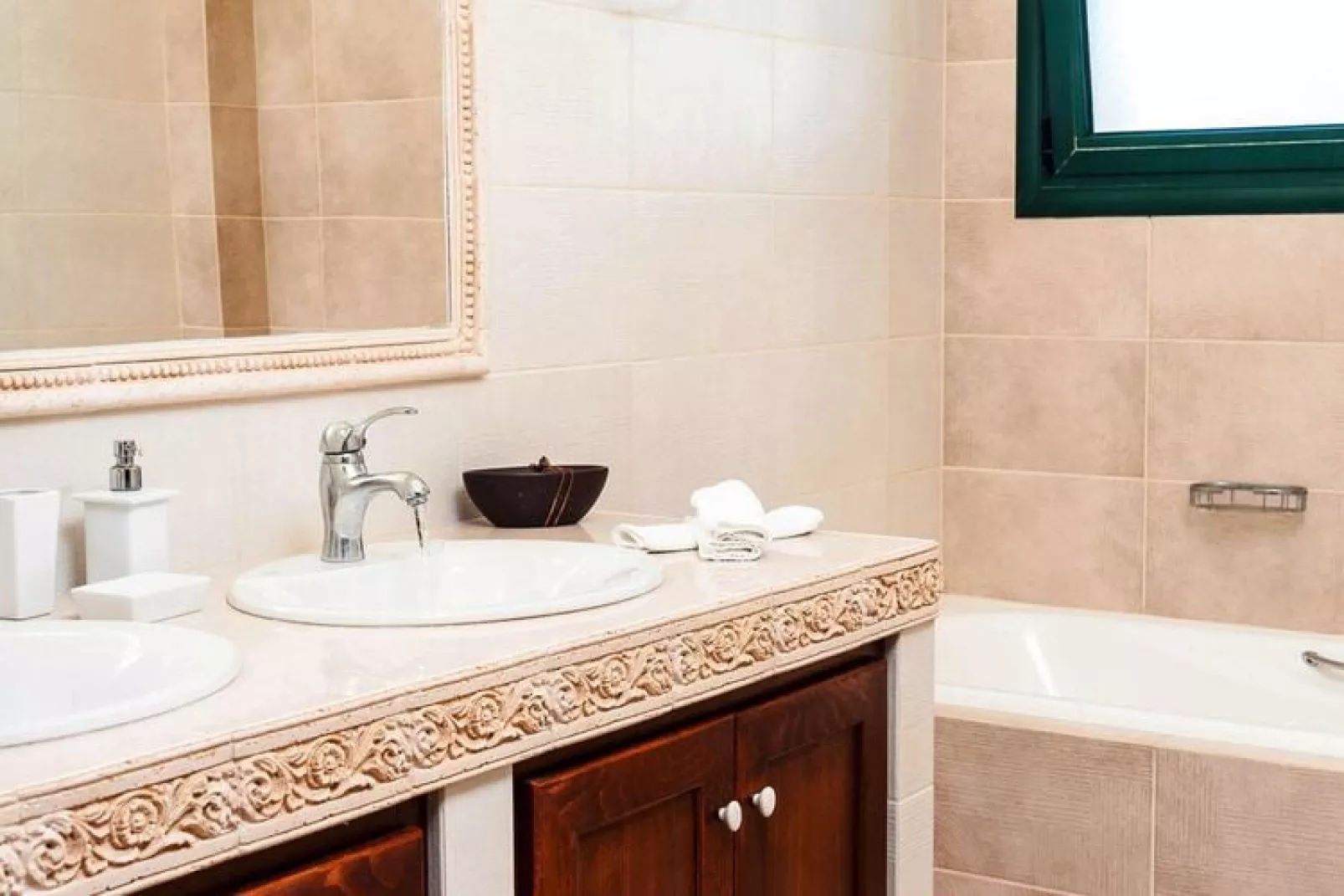 Villa Valia Galatas-Badkamer