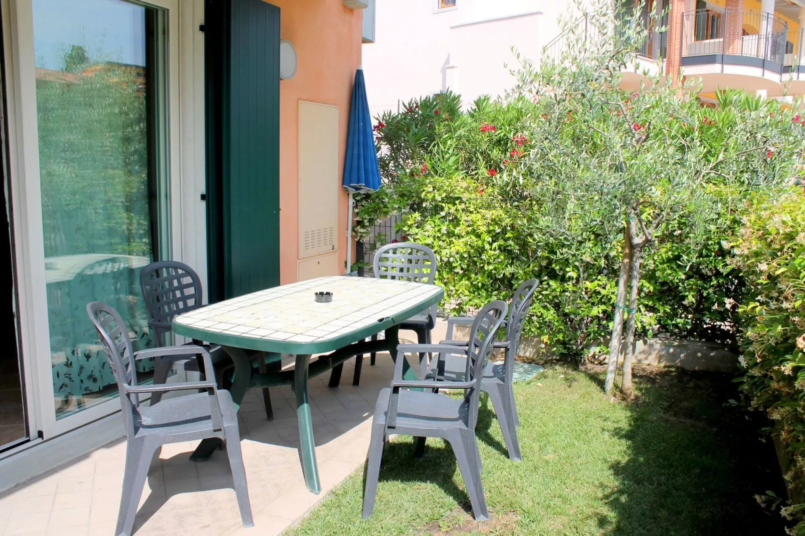 Stijlvol appartement in Lazise met privétuin-Terrasbalkon