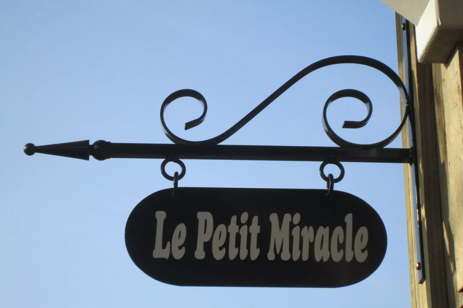 Le Petit Miracle-Buitenkant zomer