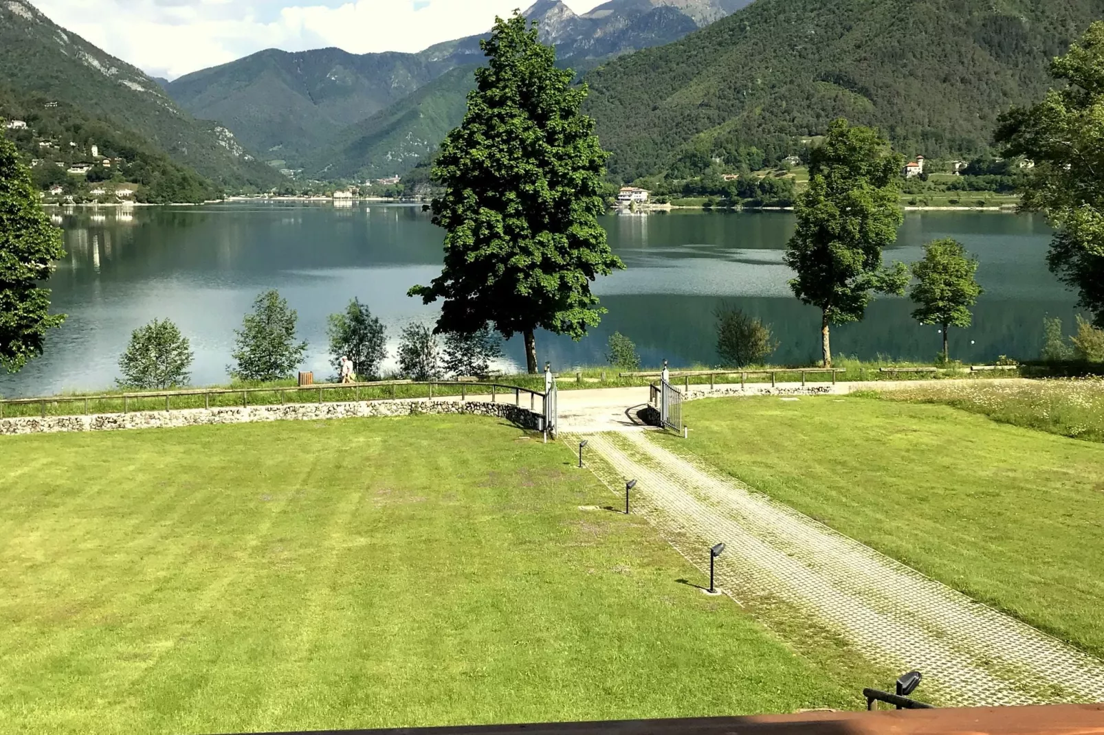 Villa Etti Bilo - Fronte Lago-Tuinen zomer
