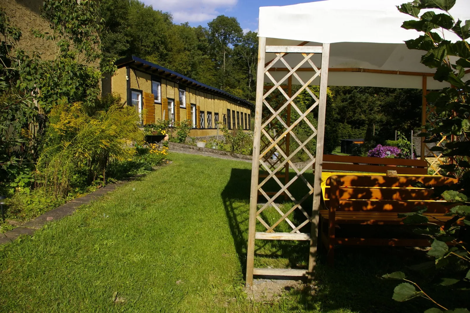 Kaifenheimer Mühle 1-Tuinen zomer