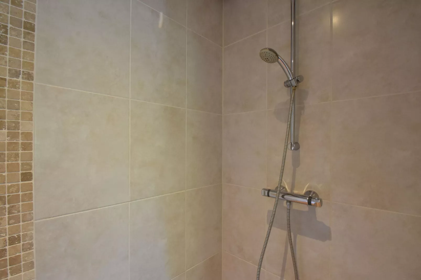 8p Garnekuul 1-Badkamer
