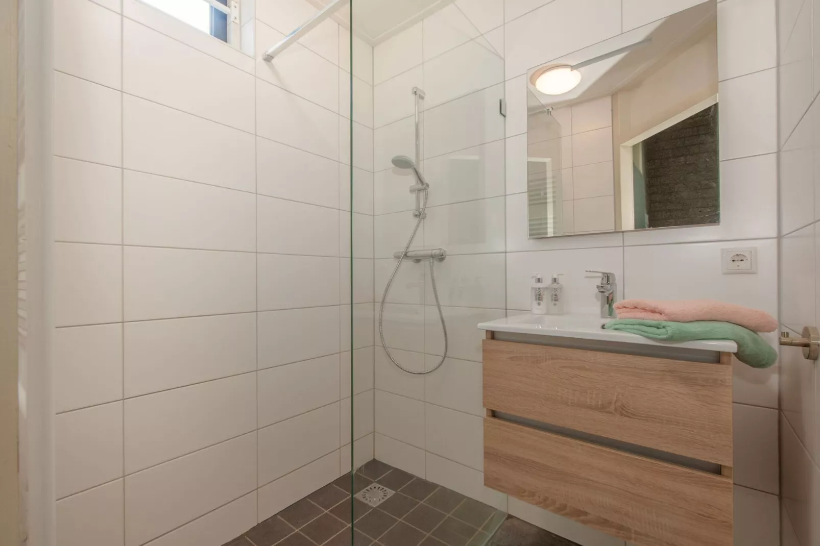 Vakantiepark Weerterbergen 11-Badkamer