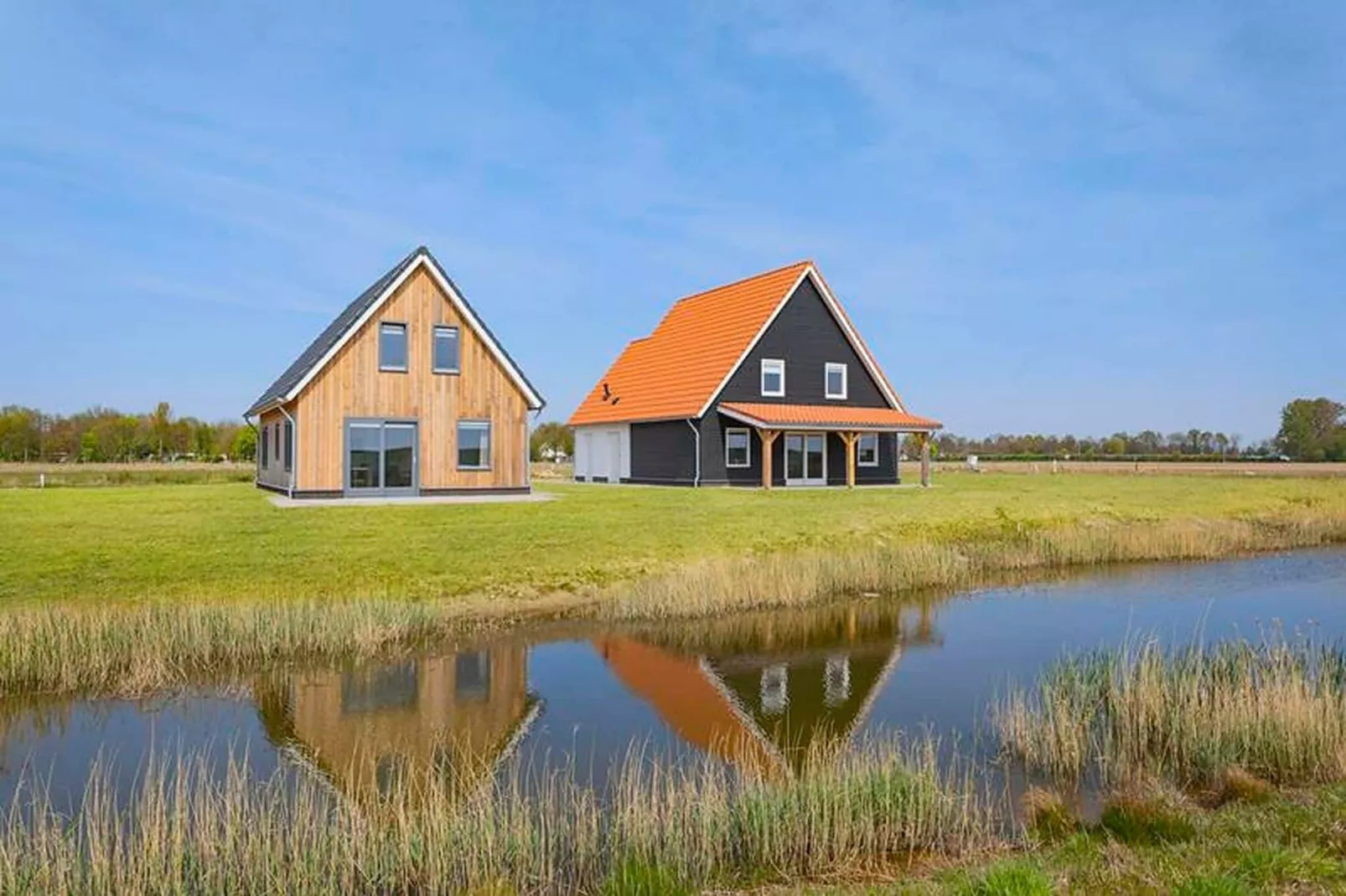 De Reiger Huis Nr 46-Buitenkant zomer