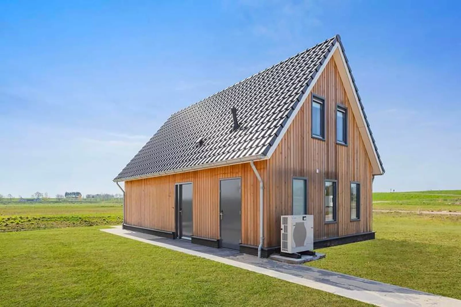 De Reiger Huis Nr 46-Buitenkant zomer