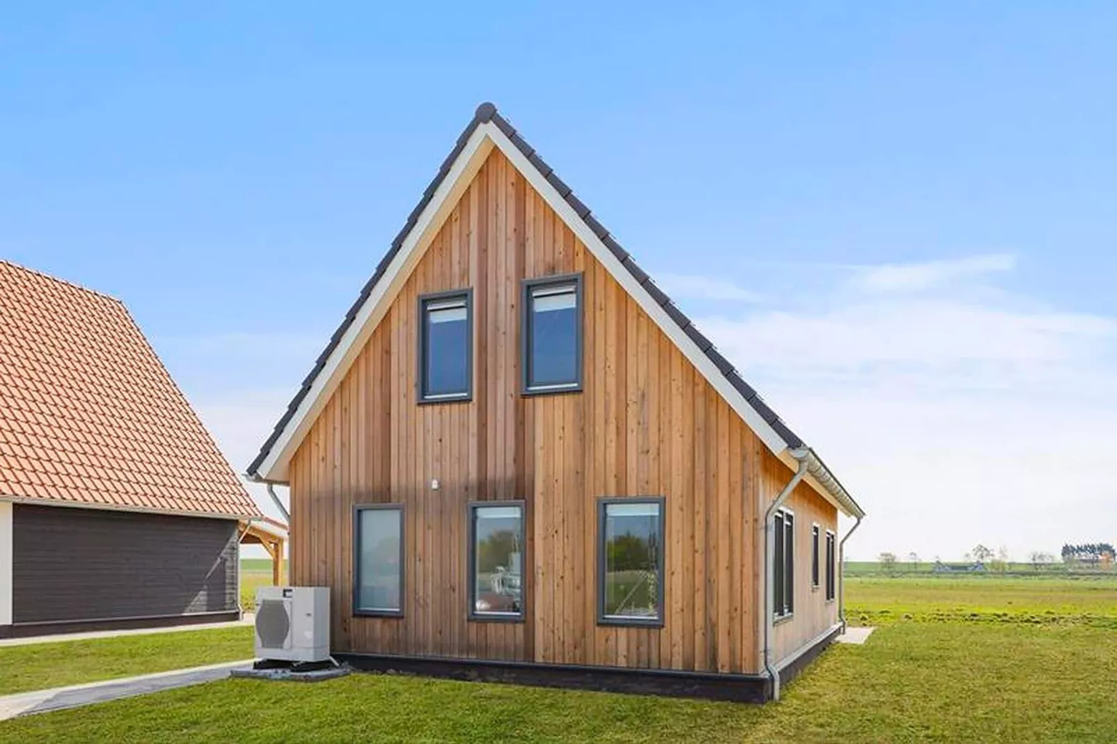 De Reiger Huis Nr 46-Buitenkant zomer