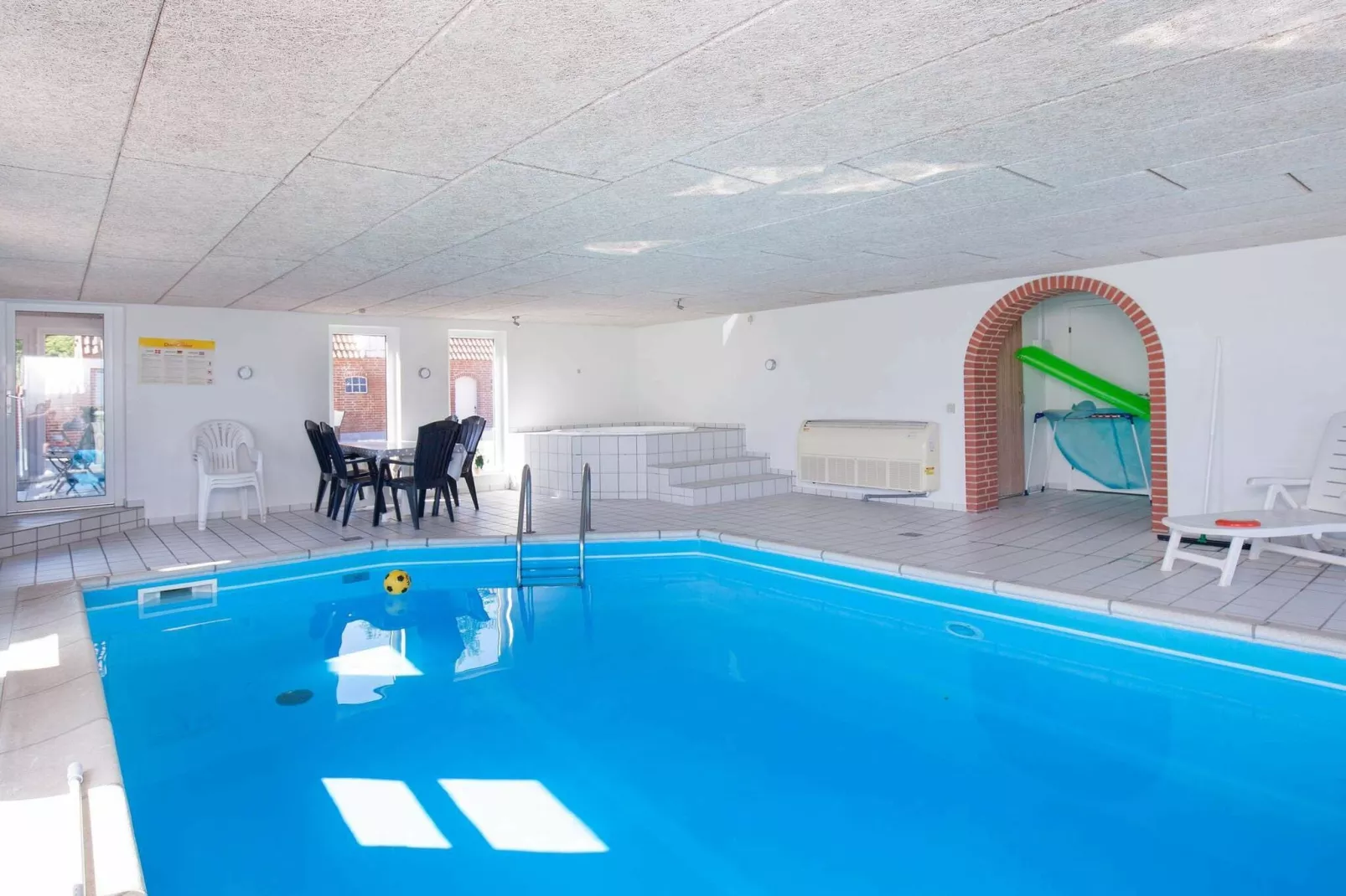 14 persoons vakantie huis in Fur-Zwembad
