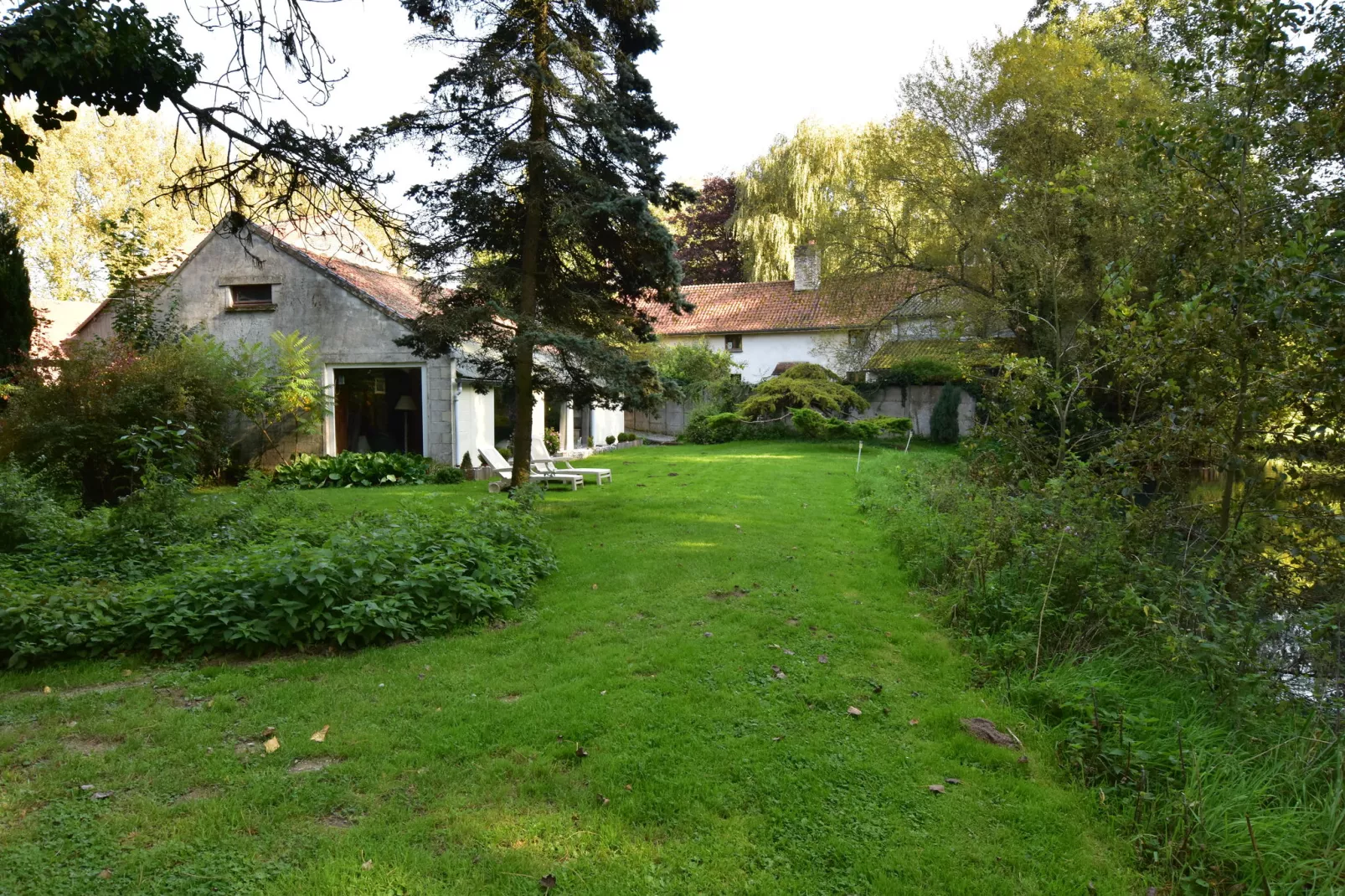 Maison Le Ponchel-Buitenkant zomer