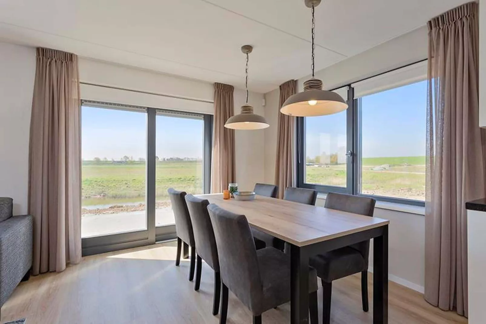 De Strandloper Huis Nr 30-Eetkamer