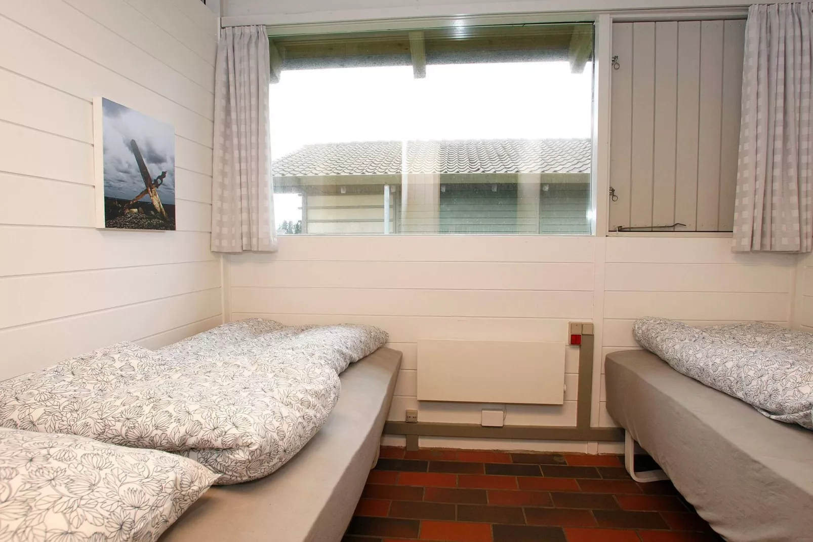 A-3½ room,renovated,close to beach-Binnen
