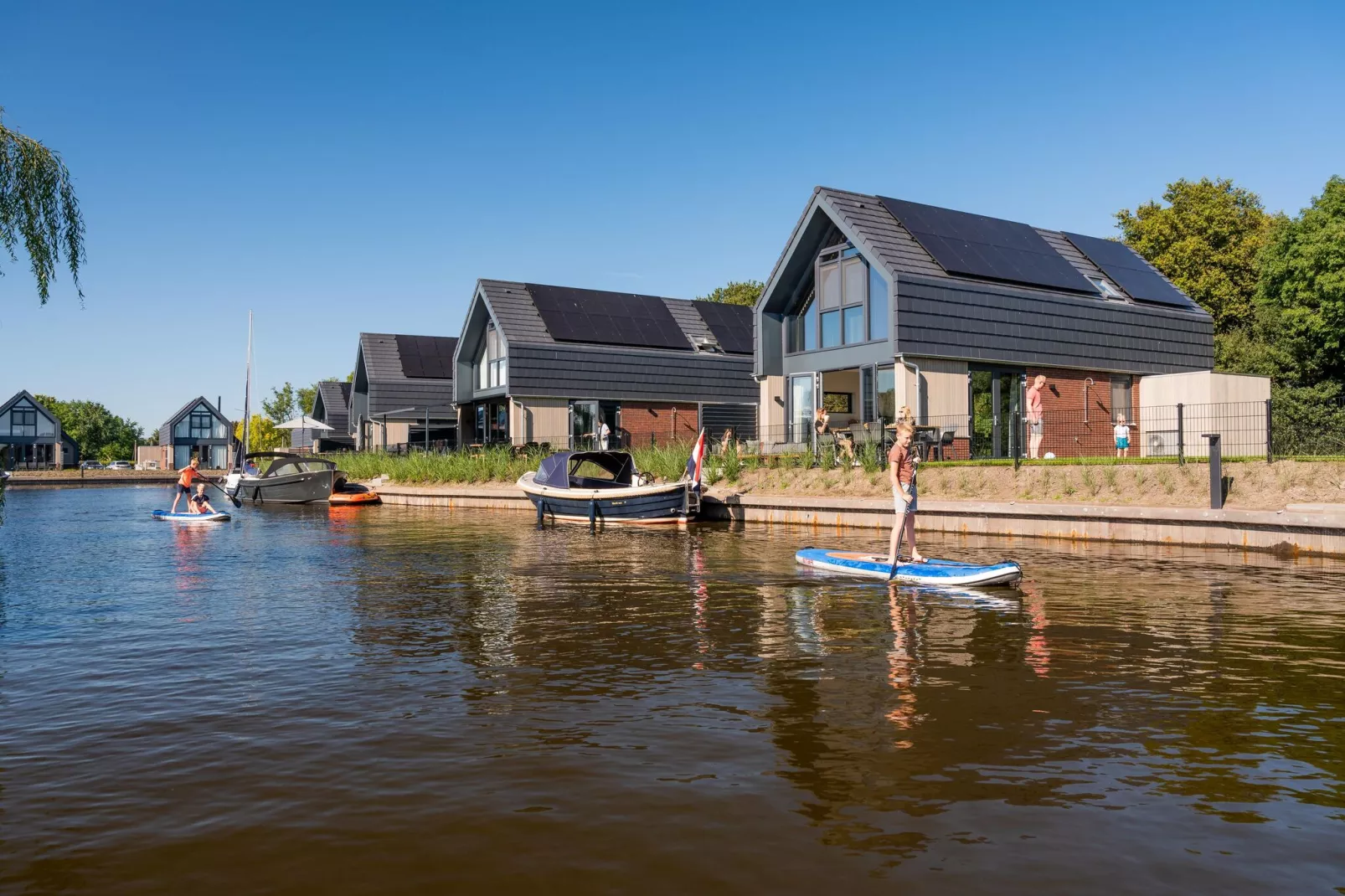 Watervilla Njoggen-Buitenkant zomer