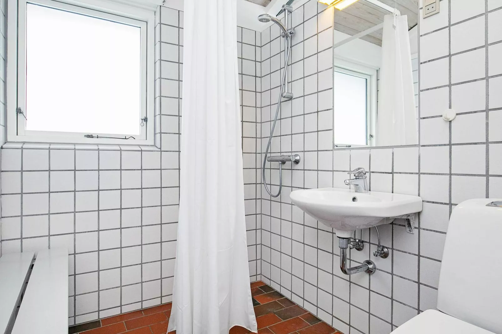 A-3½ room,renovated,close to beach-Binnen