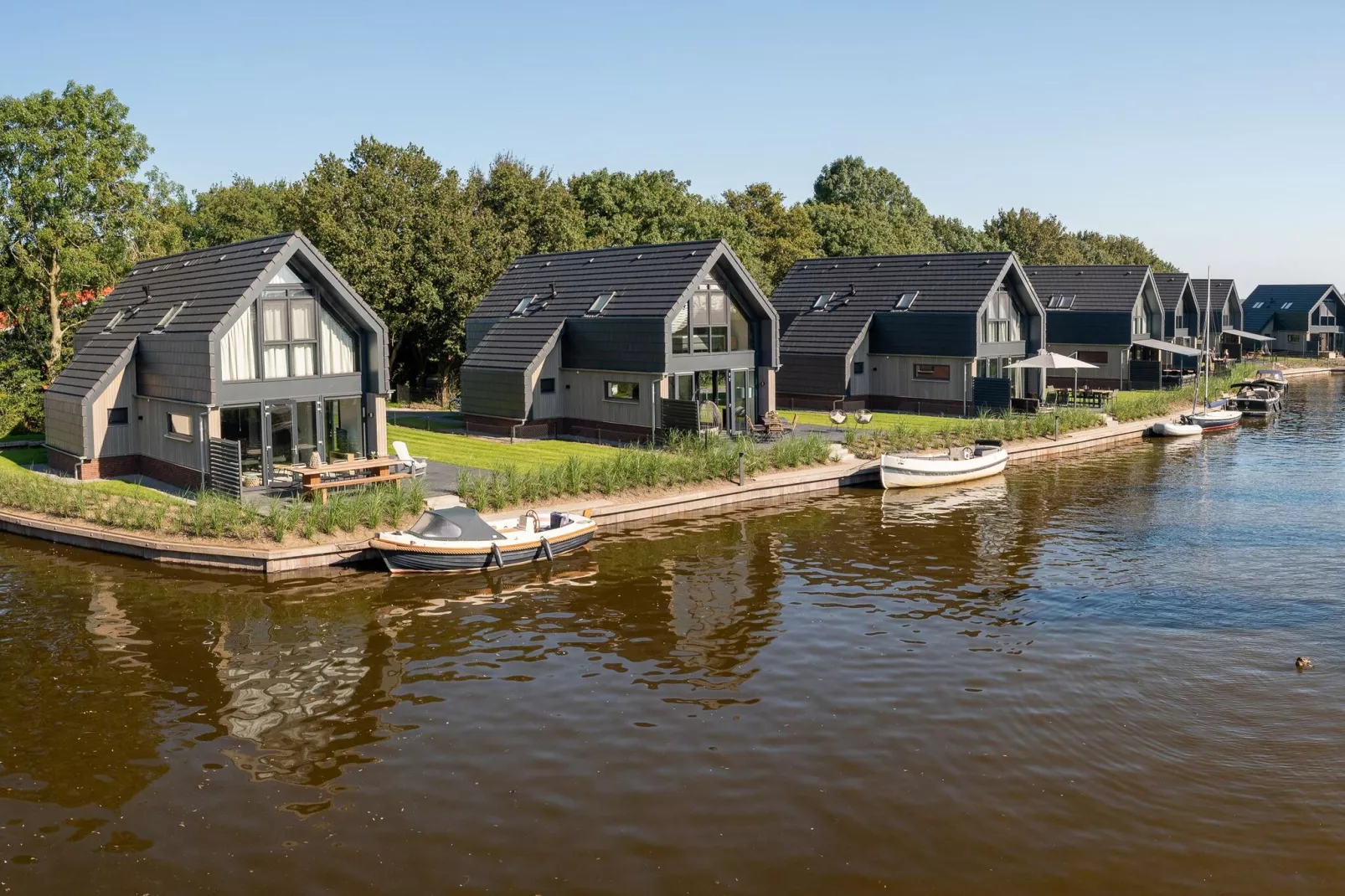 Watervilla Tweintich-Buitenkant zomer